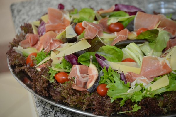 Comment concocter une salade de quinoa aux légumes rôtis et vinaigrette au citron ?